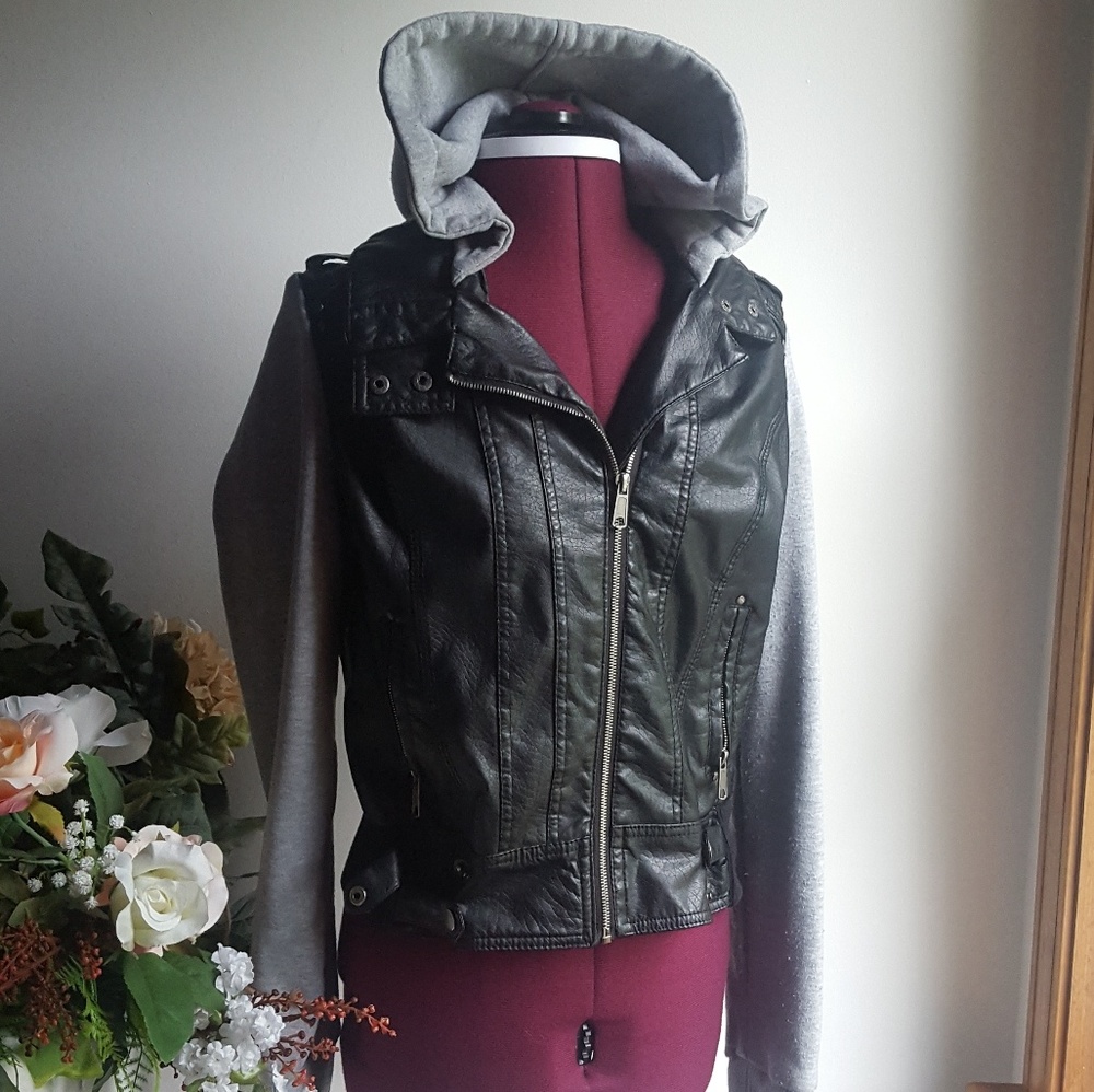 Rue 21 black/gray zip up